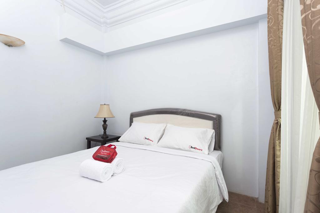 Reddoorz @ Tanah Baru Depok Hotel Bagian luar foto