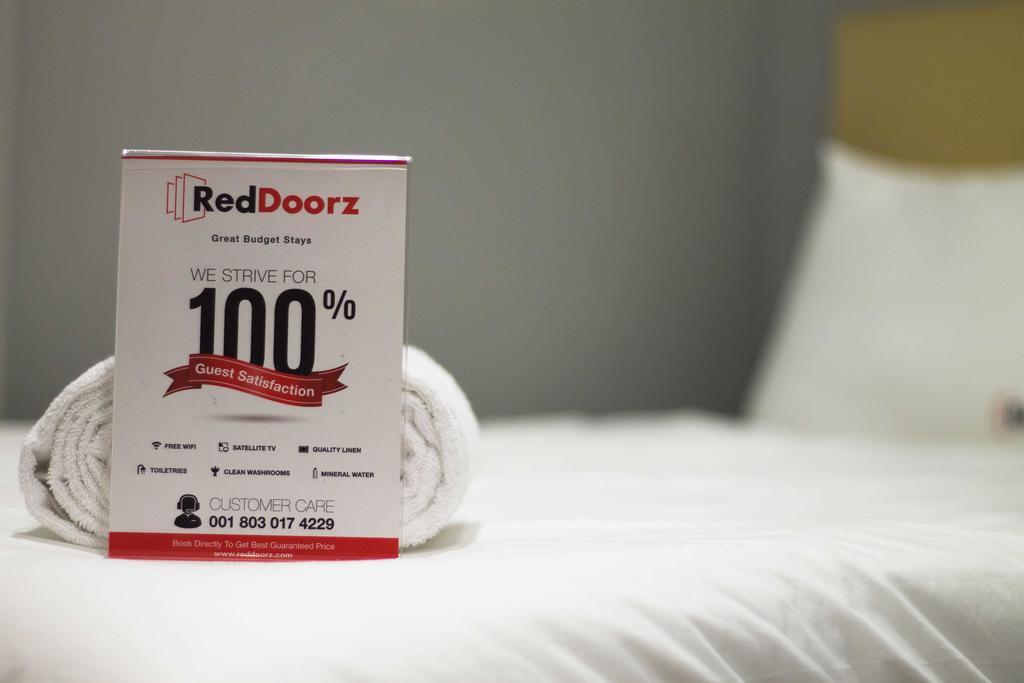 Reddoorz @ Tanah Baru Depok Hotel Bagian luar foto