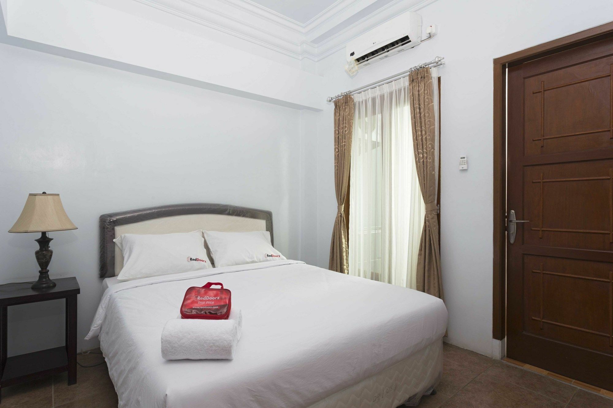 Reddoorz @ Tanah Baru Depok Hotel Bagian luar foto